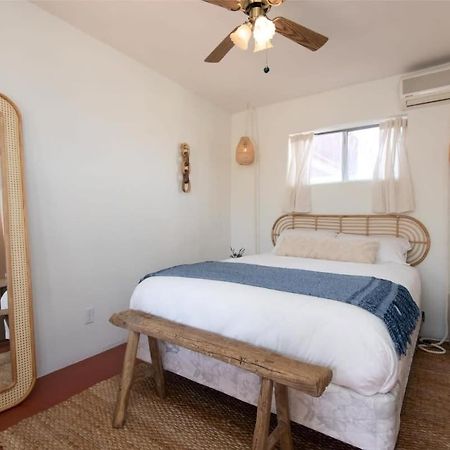 Renovated Lodge - Room 2 With Pool Access Joshua Tree Exteriér fotografie