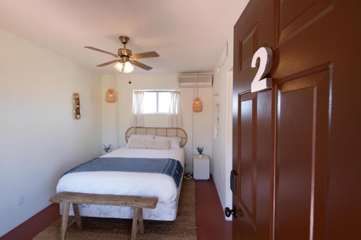 Renovated Lodge - Room 2 With Pool Access Joshua Tree Exteriér fotografie