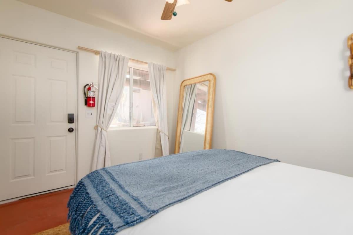 Renovated Lodge - Room 2 With Pool Access Joshua Tree Exteriér fotografie