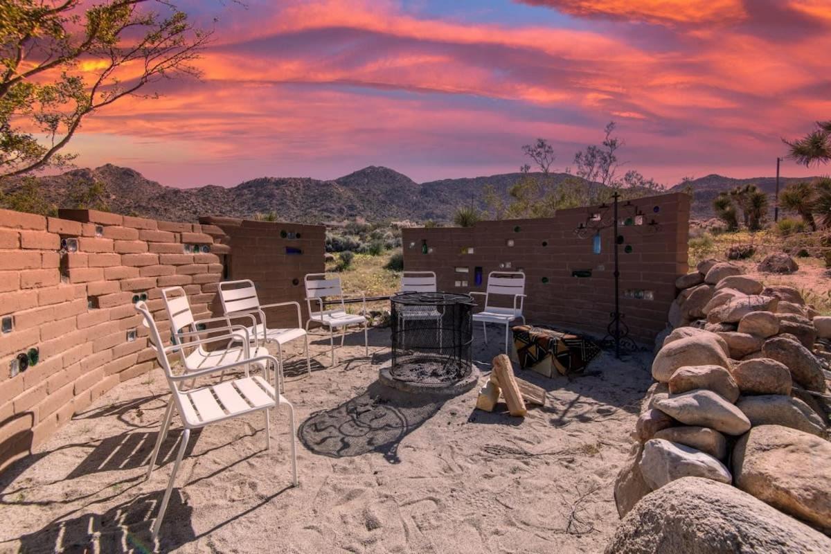 Renovated Lodge - Room 2 With Pool Access Joshua Tree Exteriér fotografie