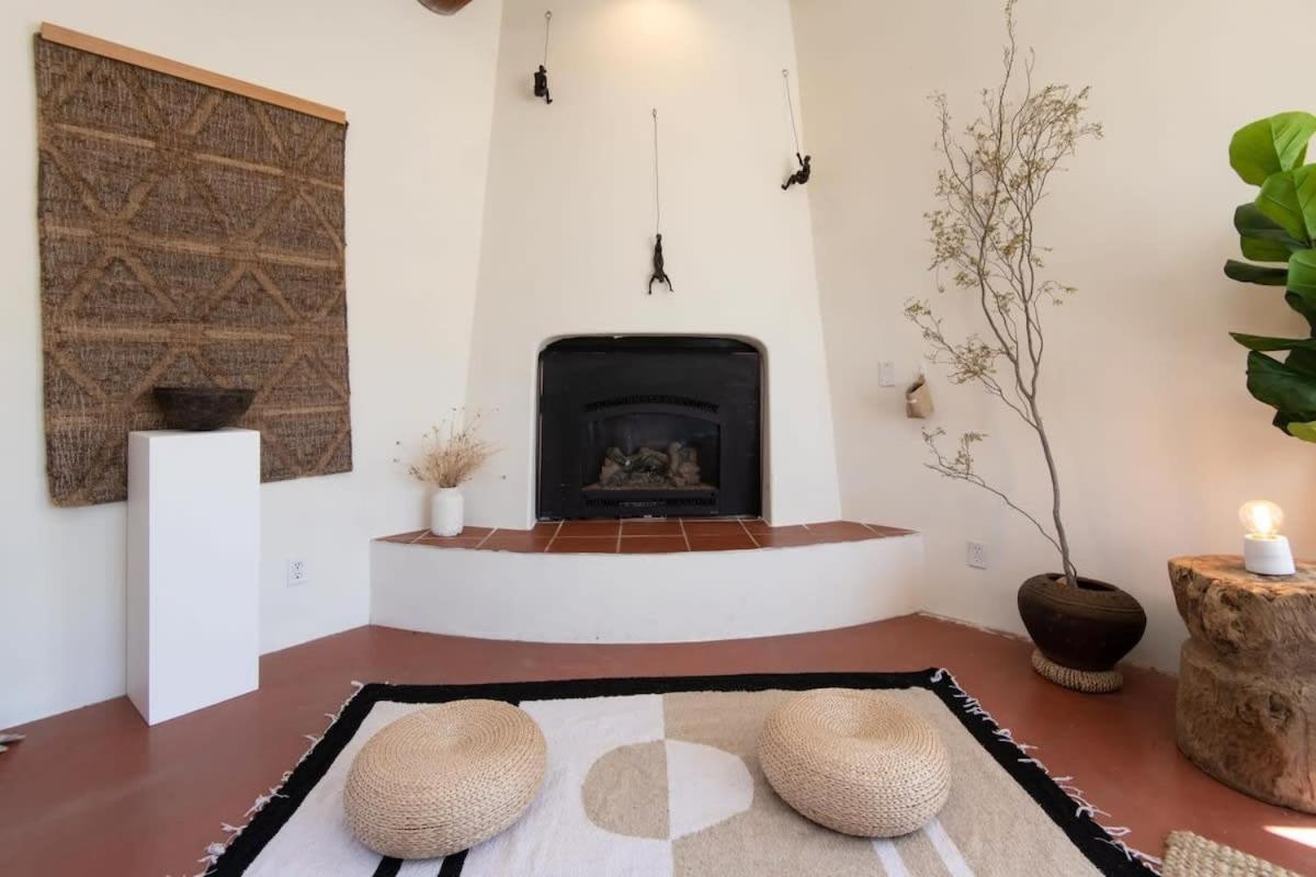Renovated Lodge - Room 2 With Pool Access Joshua Tree Exteriér fotografie